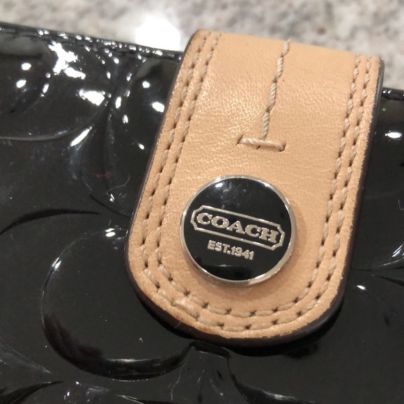 Coach black patent leather wallet - Picture 2 of 7
